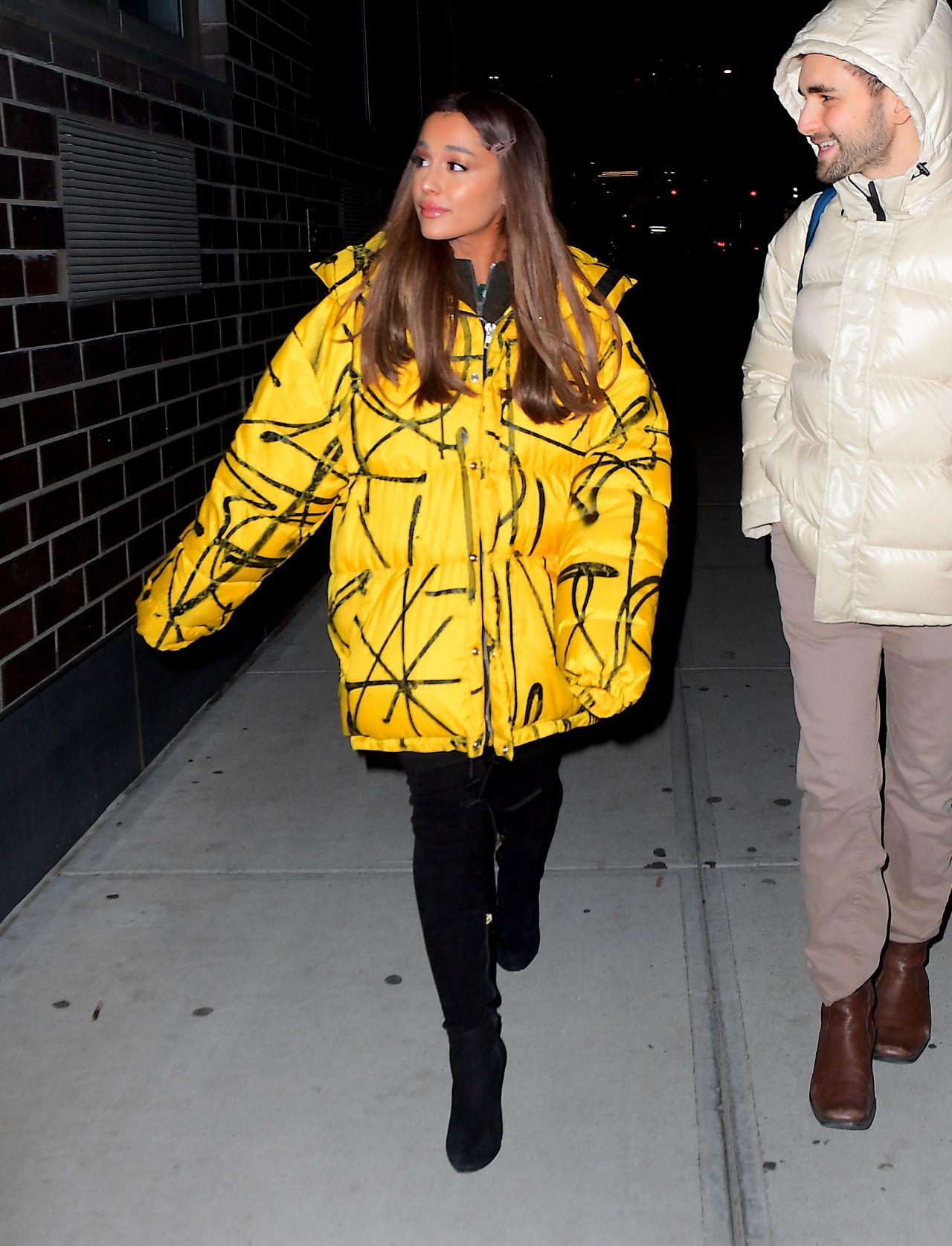 Ariana-Grande-Yellow-Coat3.jpg